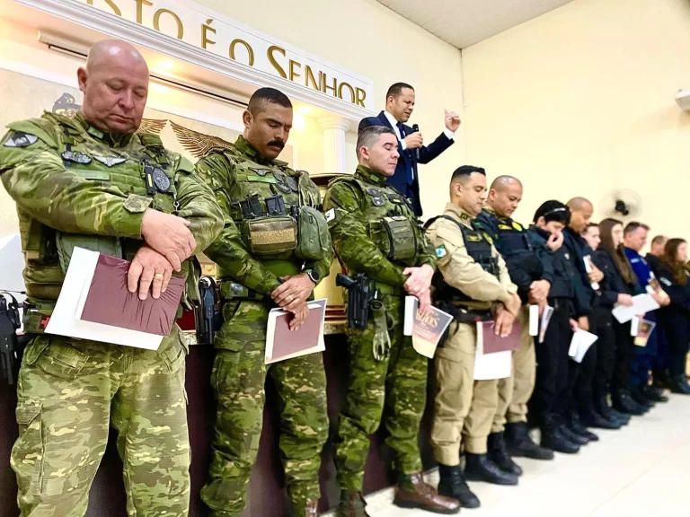 Contrariando portaria da PM, Igreja Universal atua irregularmente em quartéis do Paraná