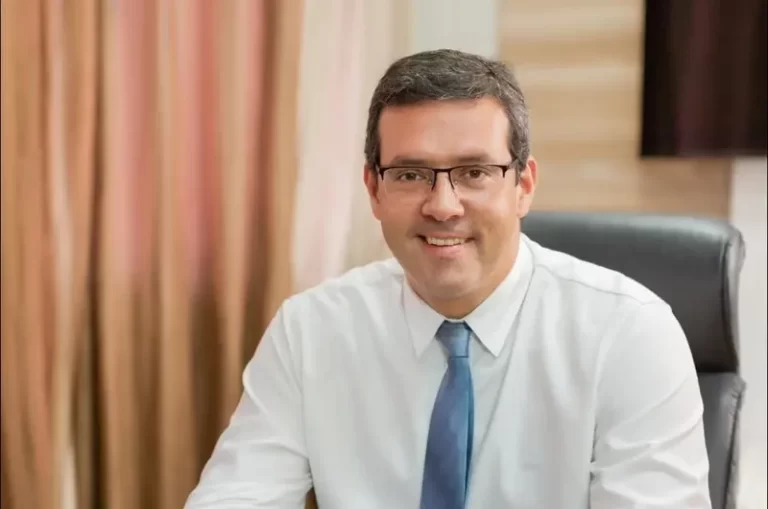 Flávio Dino afasta prefeito de Macapá e cita primeira-dama