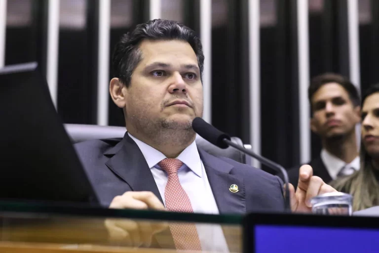 Governistas evitam desgaste com Alcolumbre após caso Lulinha