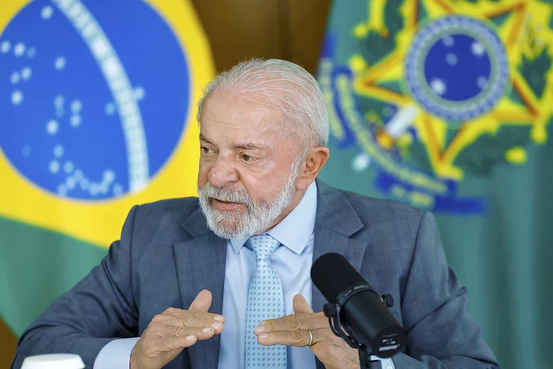 Lula critica ameaças de Trump ao mundo e defende papa Leão XIV Lula critica ameaças de Trump ao mundo e defende papa Leão XIV