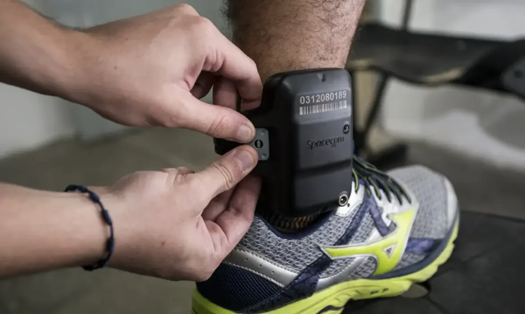 Lula sanciona monitoramento por tornozeleira Lula sanciona monitoramento por tornozeleira